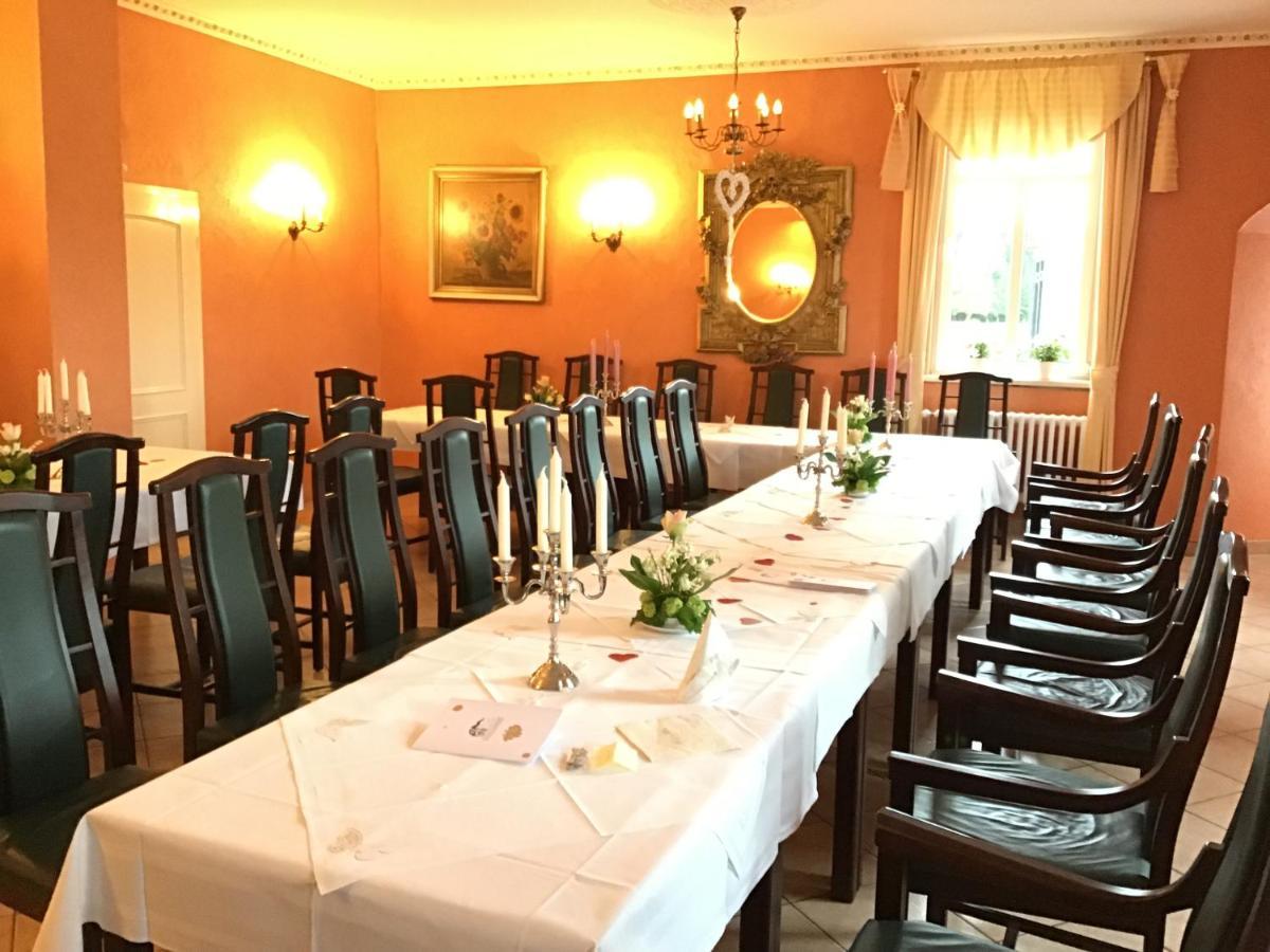 Gutshaus Darsikow Hotel ภายนอก รูปภาพ