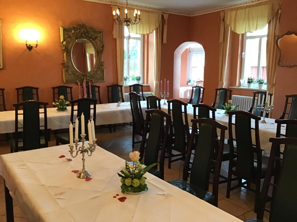 Gutshaus Darsikow Hotel ภายนอก รูปภาพ