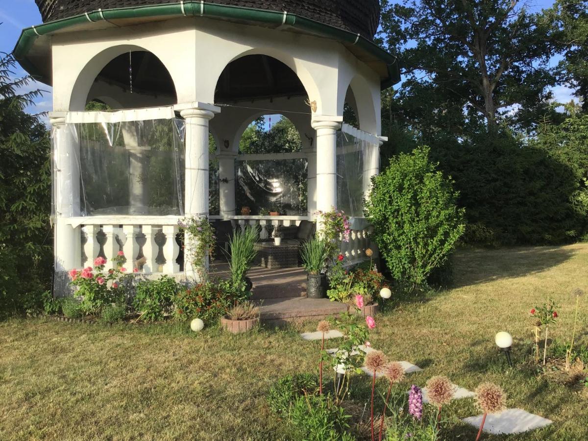 Gutshaus Darsikow Hotel ภายนอก รูปภาพ