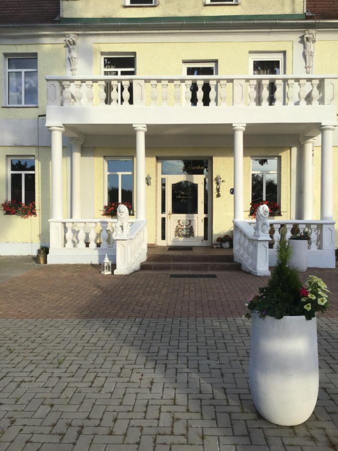 Gutshaus Darsikow Hotel ภายนอก รูปภาพ