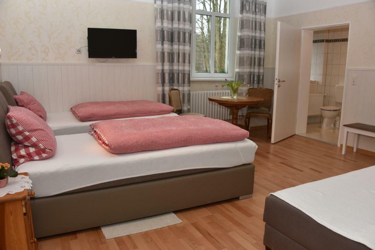 Gutshaus Darsikow Hotel ภายนอก รูปภาพ