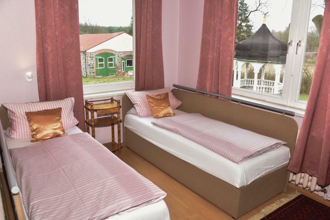 Gutshaus Darsikow Hotel ภายนอก รูปภาพ
