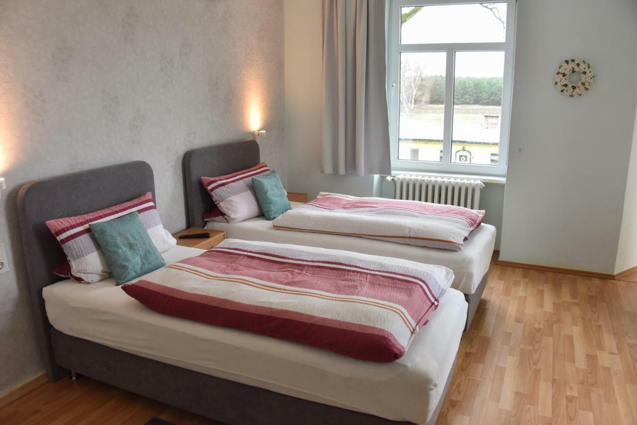 Gutshaus Darsikow Hotel ภายนอก รูปภาพ