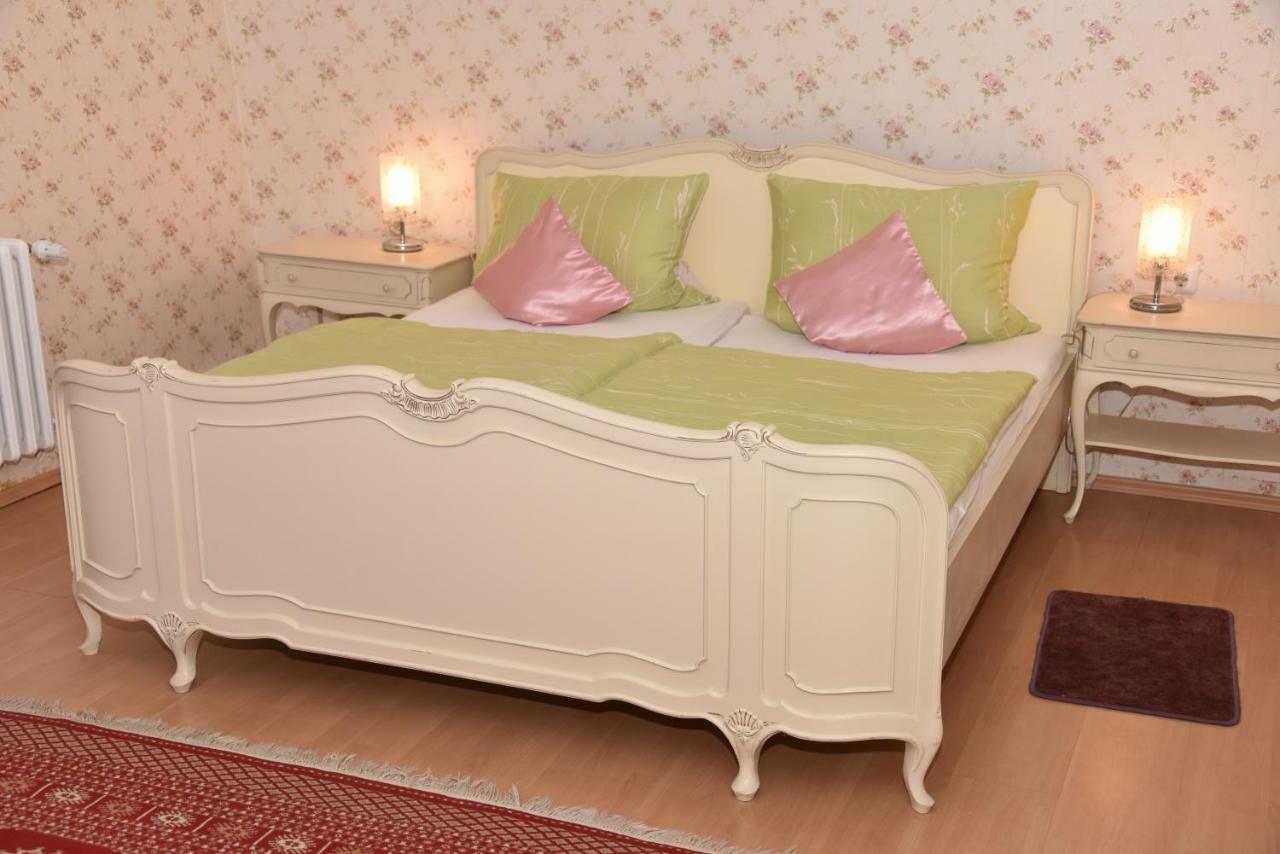 Gutshaus Darsikow Hotel ภายนอก รูปภาพ