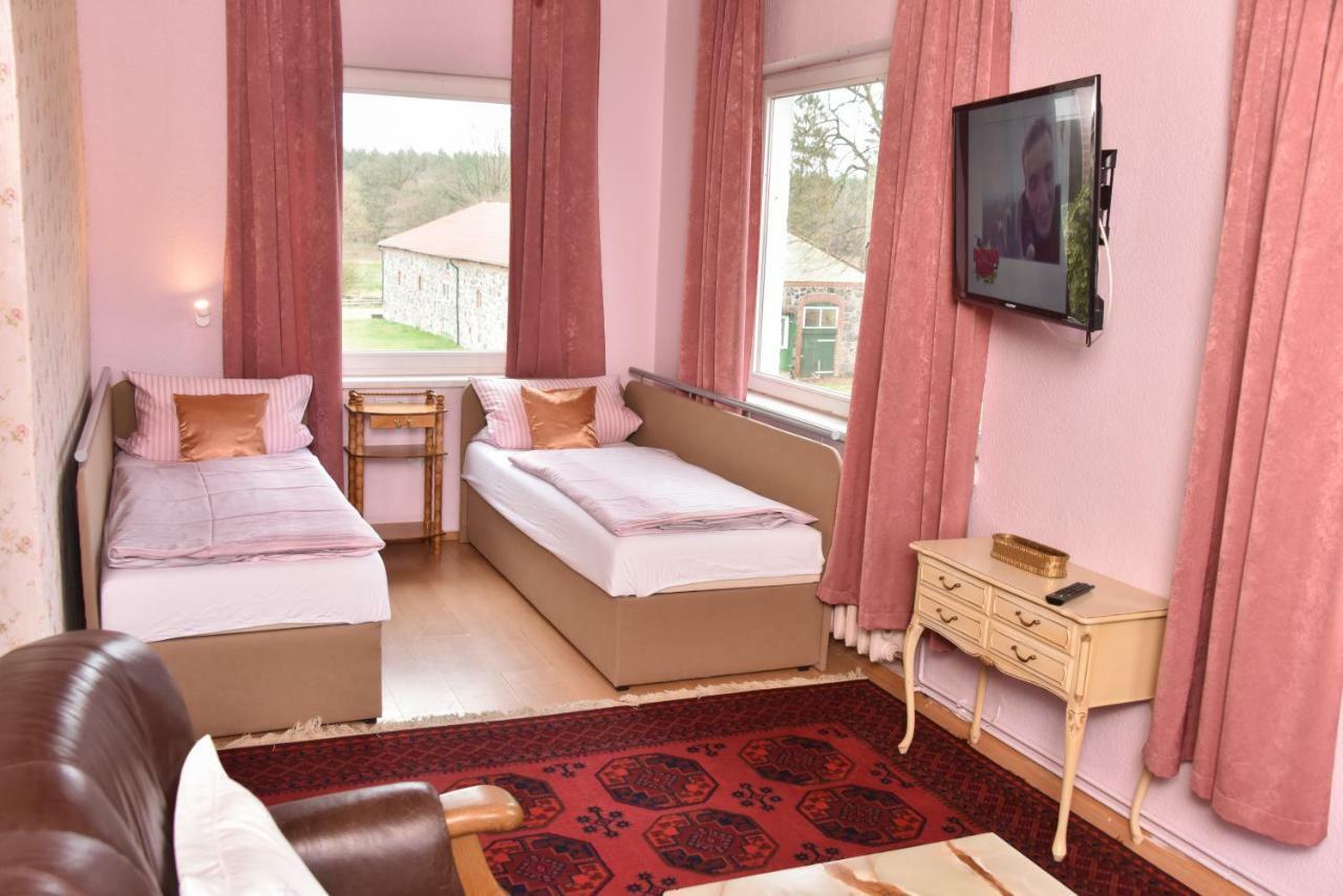 Gutshaus Darsikow Hotel ภายนอก รูปภาพ